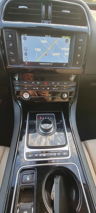 2017 Jaguar XE - Image 18 of 19