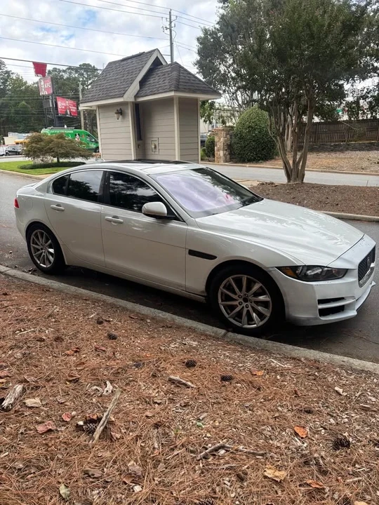 2017 Jaguar XE - Image 2 of 7