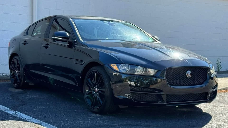 2017 Jaguar XE - Image 3 of 19