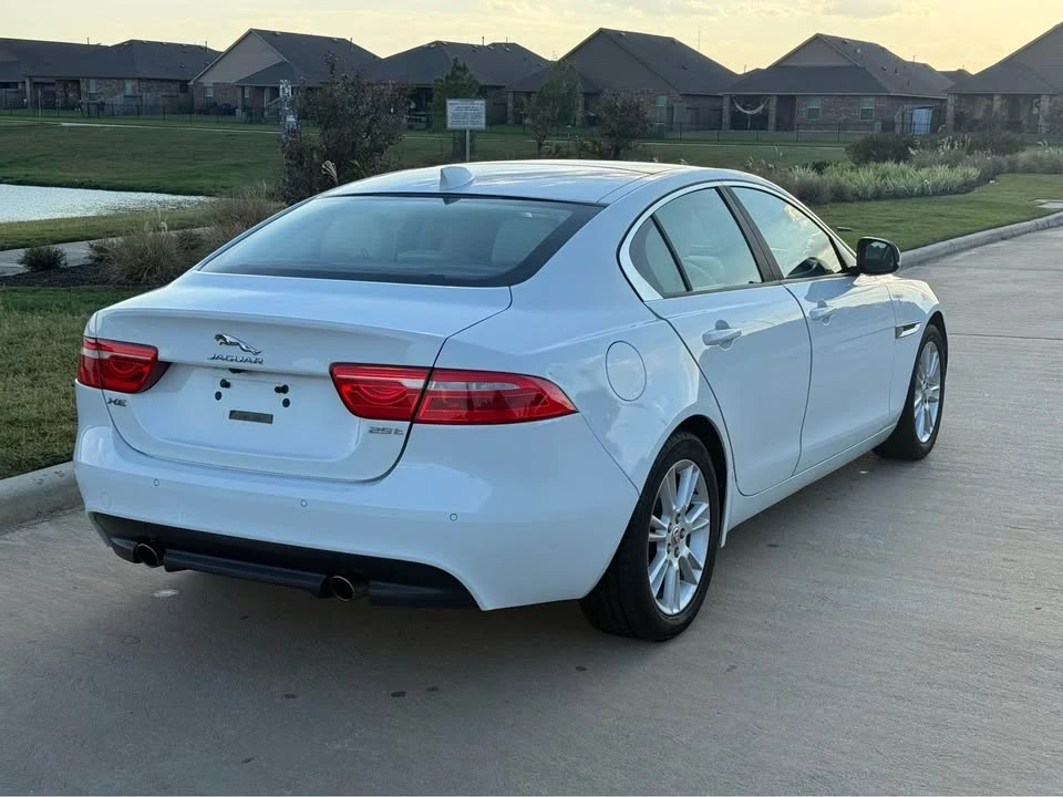 2017 Jaguar XE - Image 9 of 15