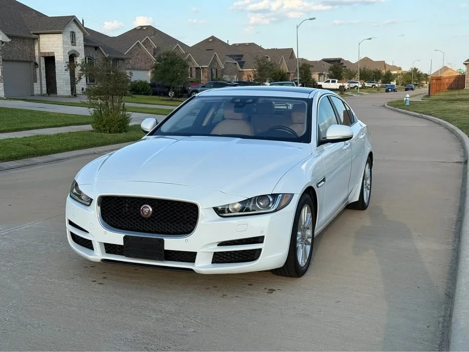 2017 Jaguar XE - Image 8 of 15