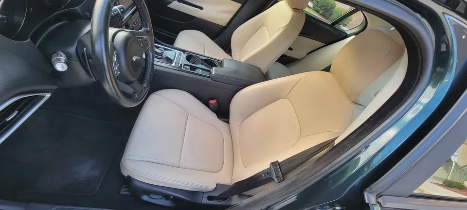 2017 Jaguar XE - Image 10 of 19