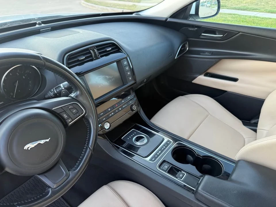 2017 Jaguar XE - Image 7 of 15