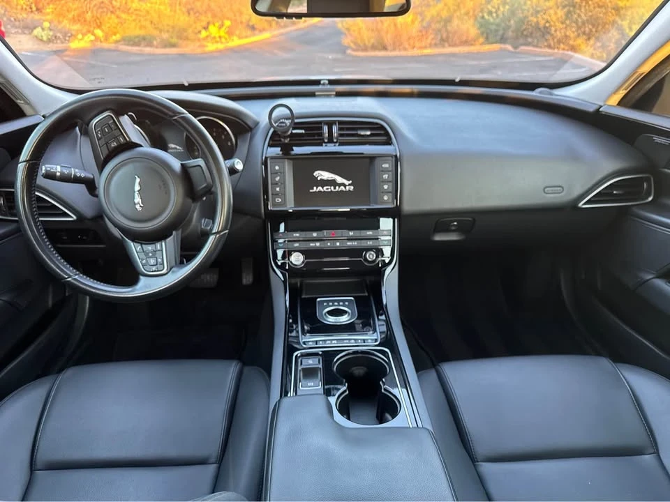 2017 Jaguar XE - Image 6 of 10
