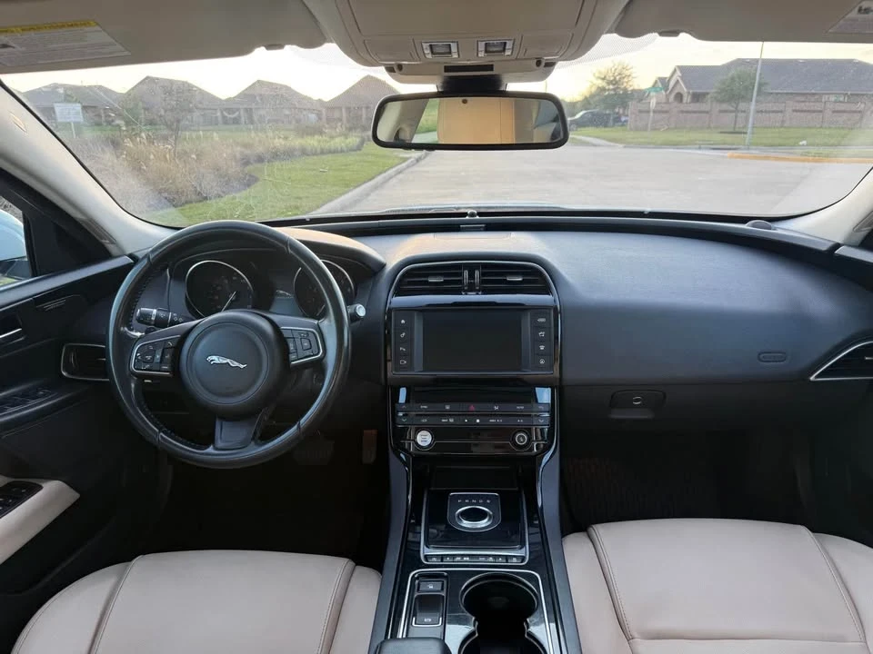 2017 Jaguar XE - Image 3 of 15
