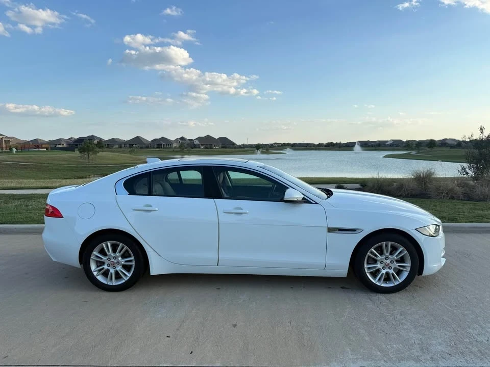 2017 Jaguar XE - Image 15 of 15