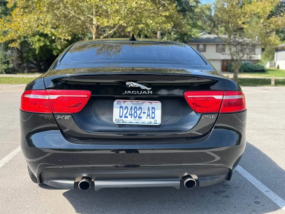 2017 Jaguar XE - Image 9 of 18