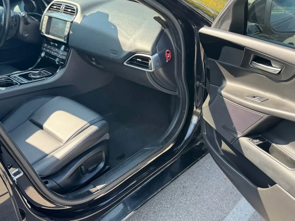 2017 Jaguar XE - Image 16 of 18