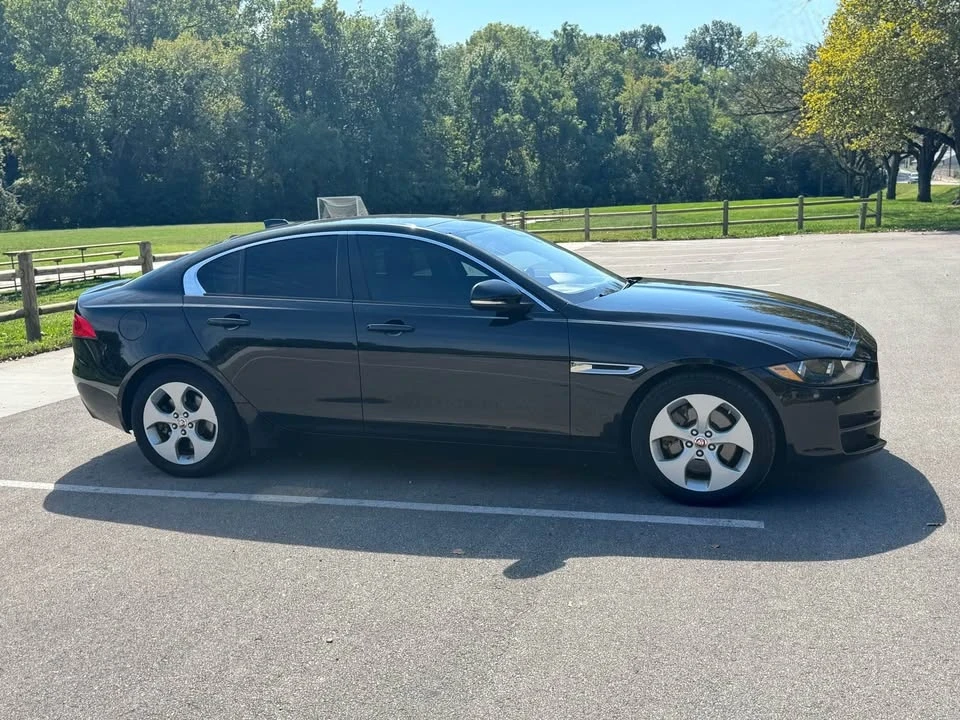 2017 Jaguar XE - Image 8 of 18