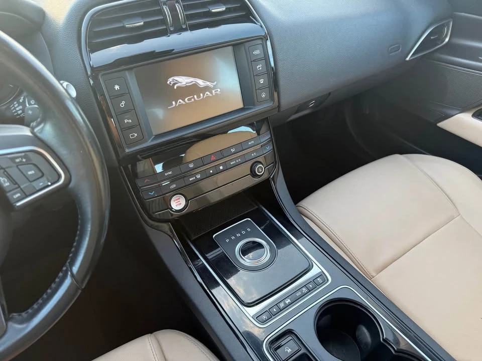 2017 Jaguar XE - Image 4 of 15