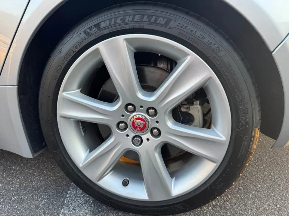 2017 Jaguar XE - Image 10 of 10