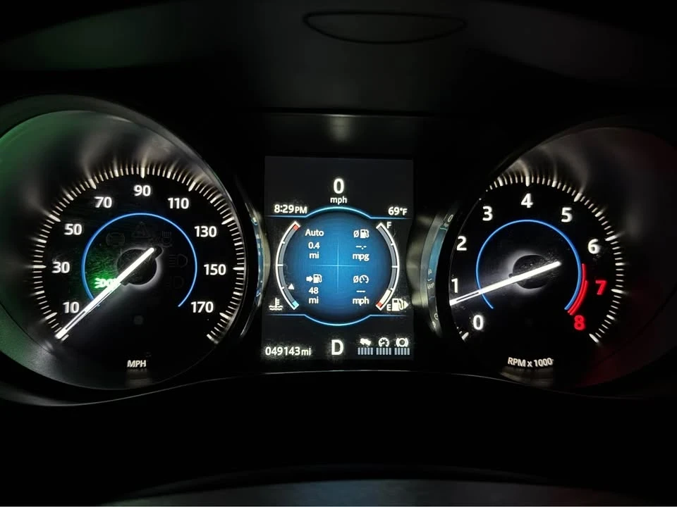 2017 Jaguar XE - Image 5 of 18