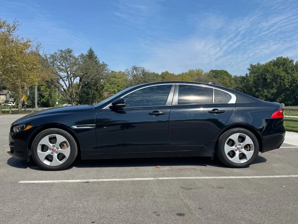 2017 Jaguar XE - Image 7 of 18