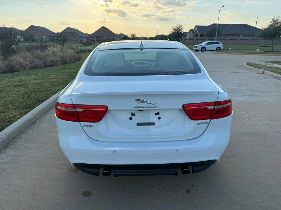 2017 Jaguar XE - Image 5 of 15