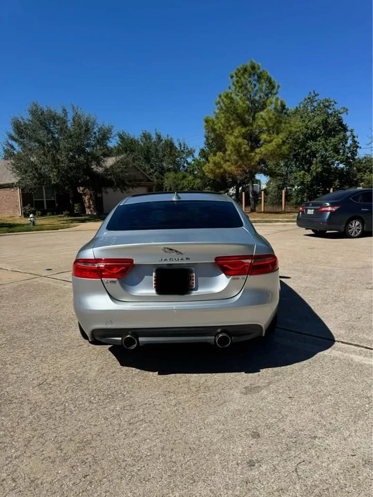 2017 Jaguar XE - Image 3 of 7