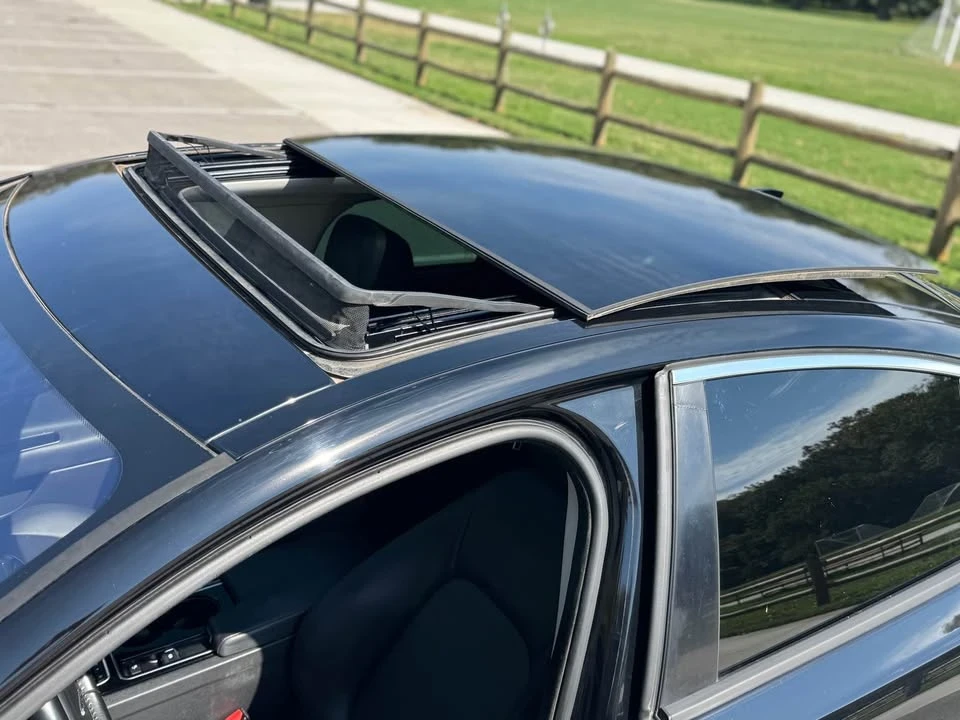 2017 Jaguar XE - Image 11 of 18