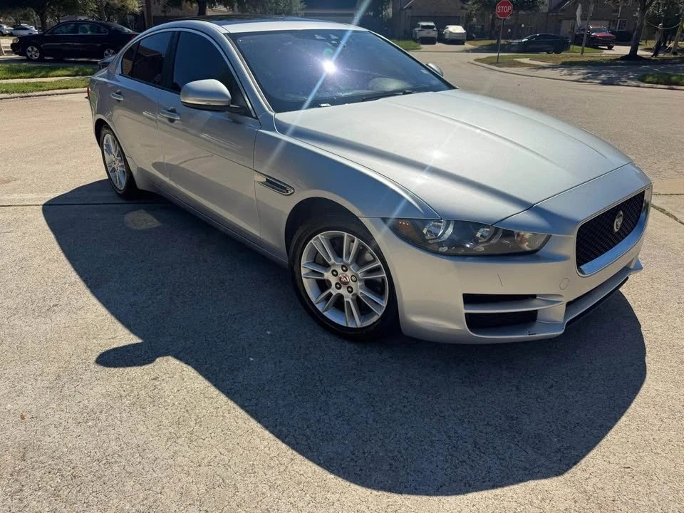 2017 Jaguar XE - Image 4 of 7