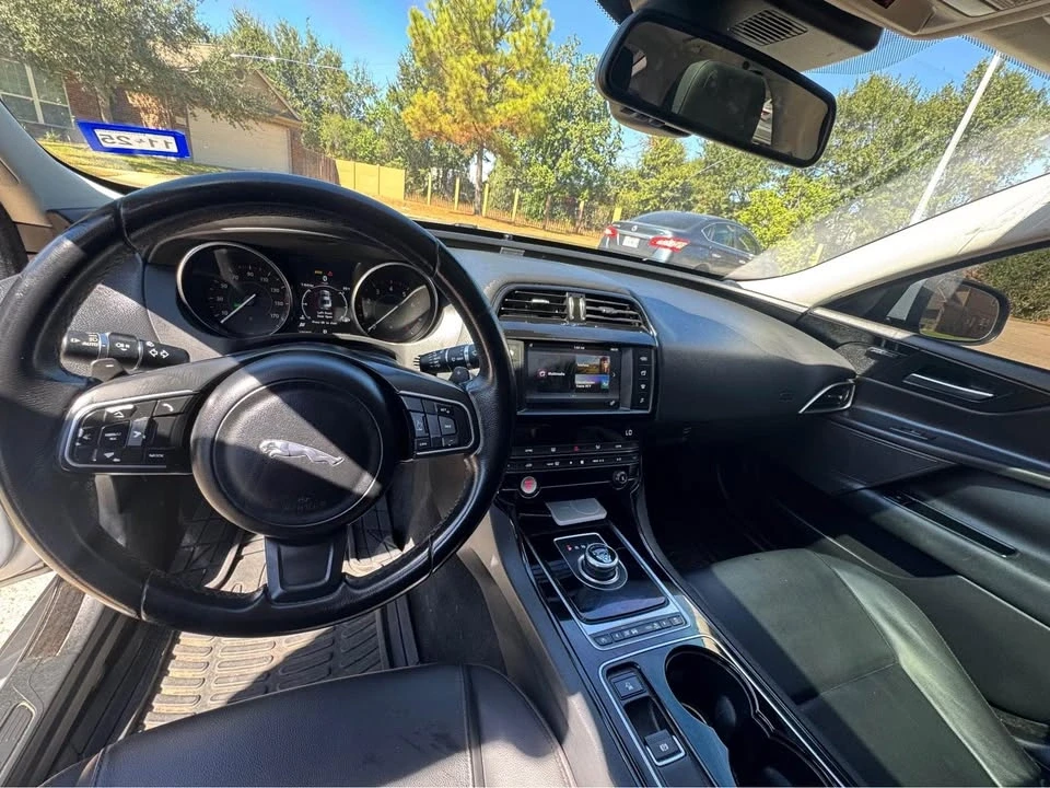 2017 Jaguar XE - Image 2 of 7
