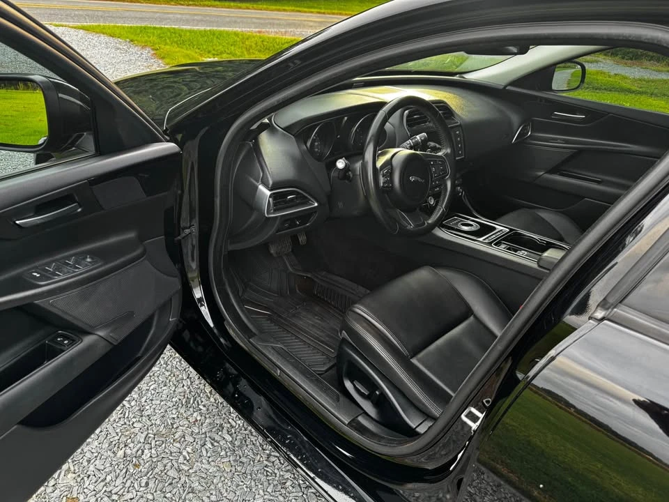 2017 Jaguar XE - Image 4 of 7