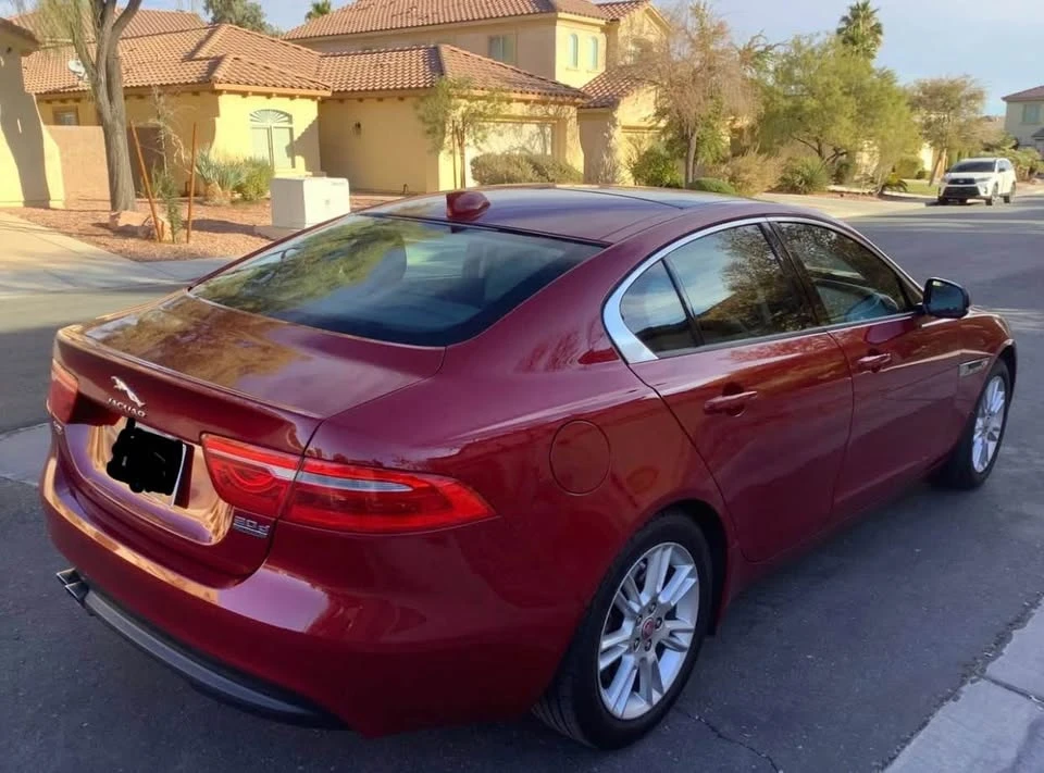 2017 Jaguar XE - Image 4 of 8