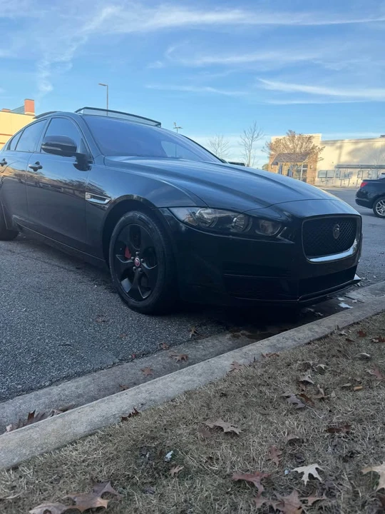2017 Jaguar XE - Image 4 of 6