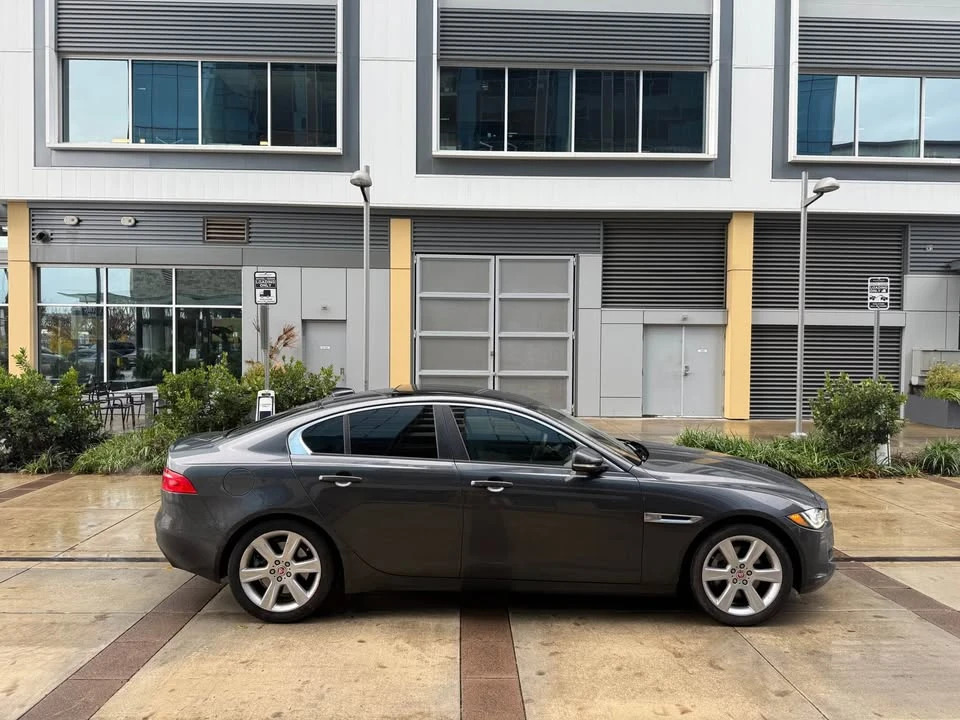 2017 Jaguar XE - Image 7 of 15