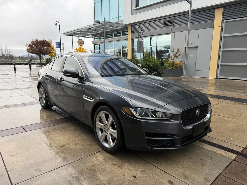 2017 Jaguar XE - Image 8 of 15