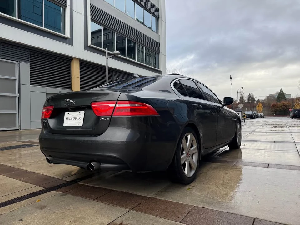 2017 Jaguar XE - Image 6 of 15