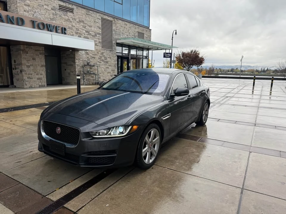 2017 Jaguar XE - Image 2 of 15