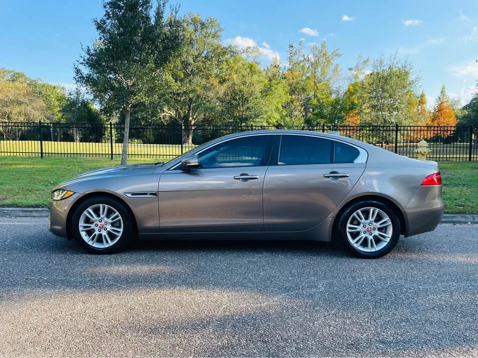 2017 Jaguar XE - Image 4 of 19
