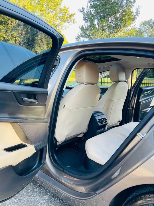 2017 Jaguar XE - Image 12 of 19
