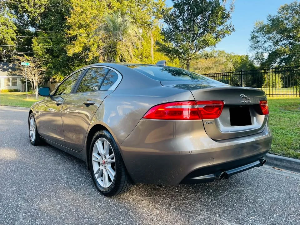 2017 Jaguar XE - Image 5 of 19