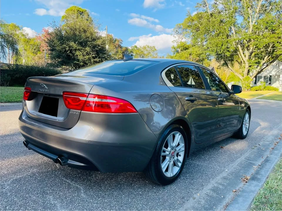 2017 Jaguar XE - Image 6 of 19