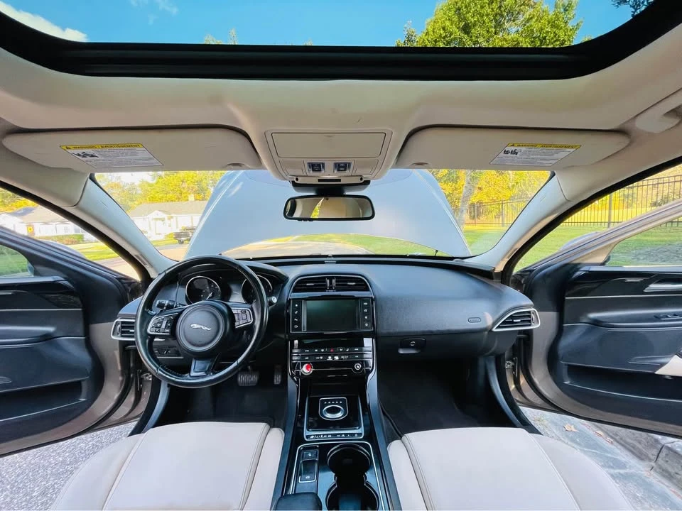 2017 Jaguar XE - Image 10 of 19