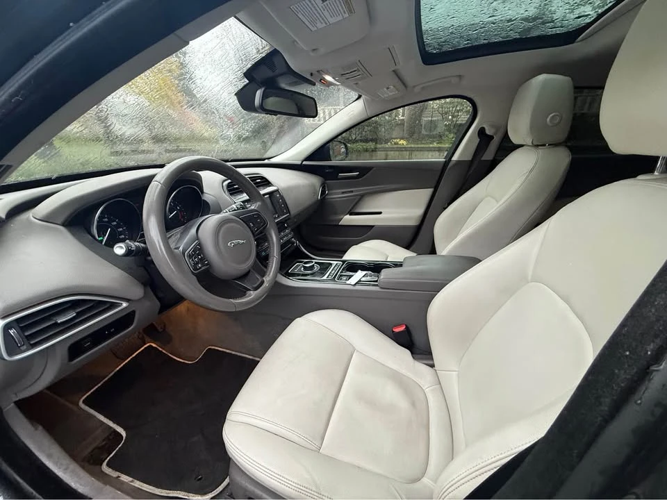 2017 Jaguar XE - Image 9 of 15