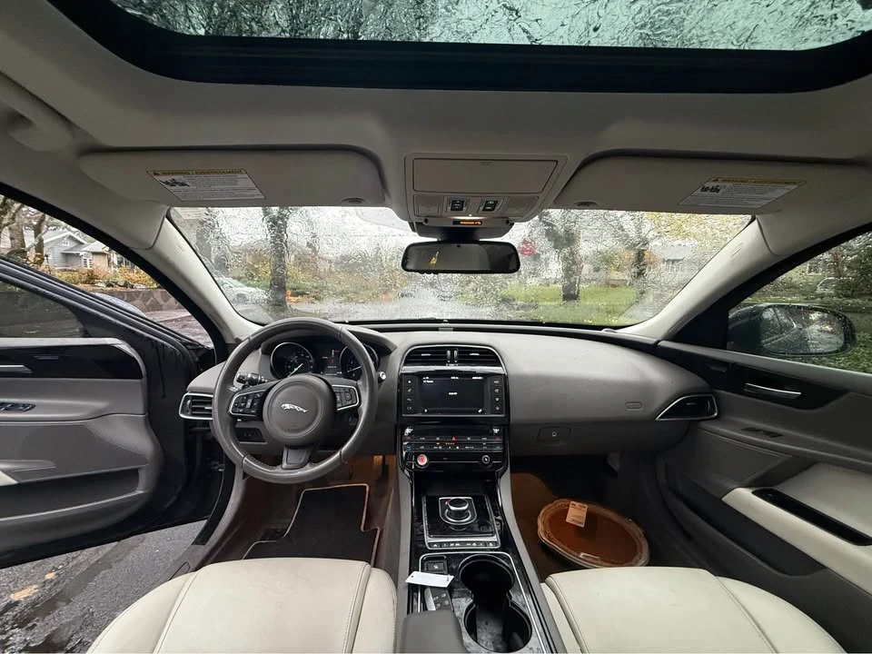 2017 Jaguar XE - Image 12 of 15