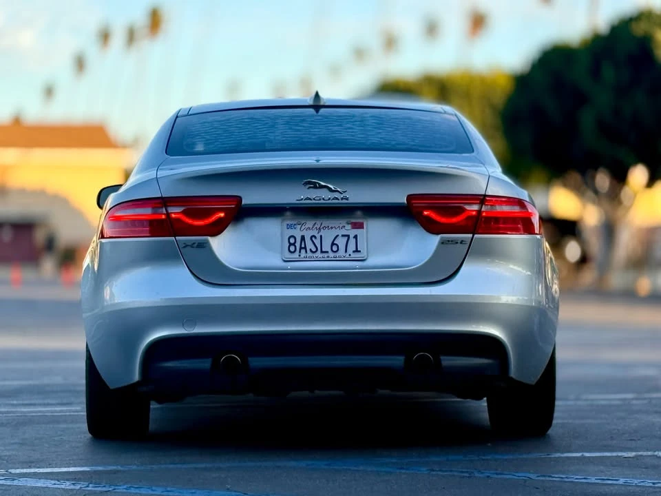 2017 Jaguar XE - Image 5 of 16