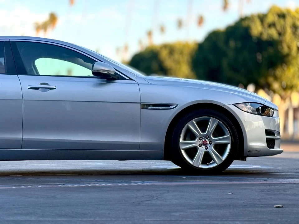 2017 Jaguar XE - Image 2 of 16