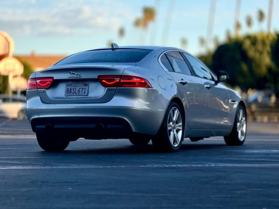 2017 Jaguar XE - Image 4 of 16