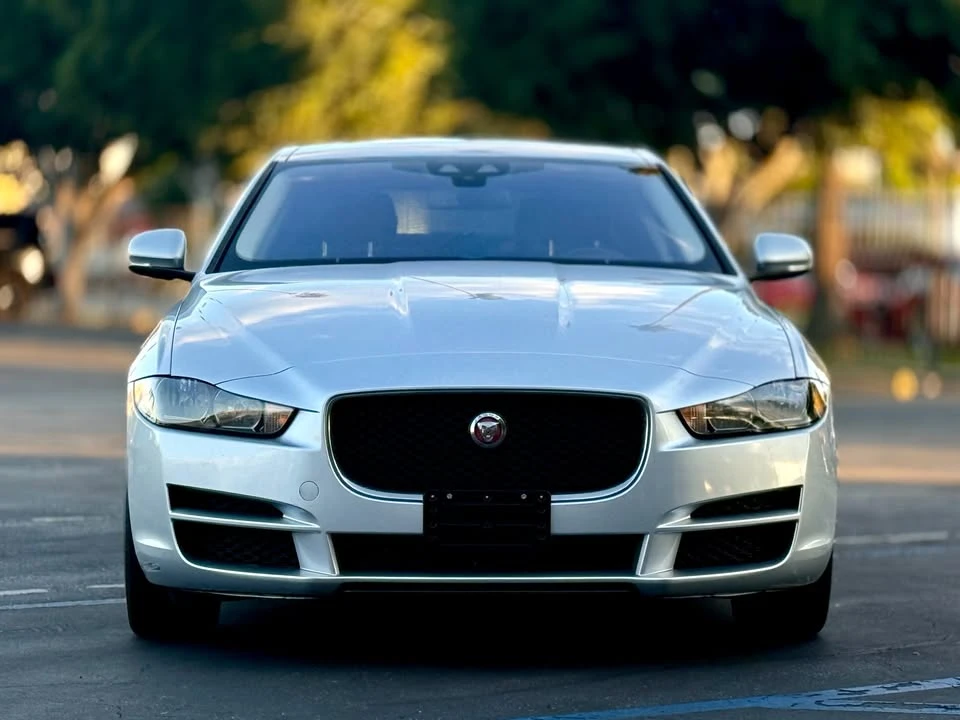 2017 Jaguar XE - Image 9 of 16