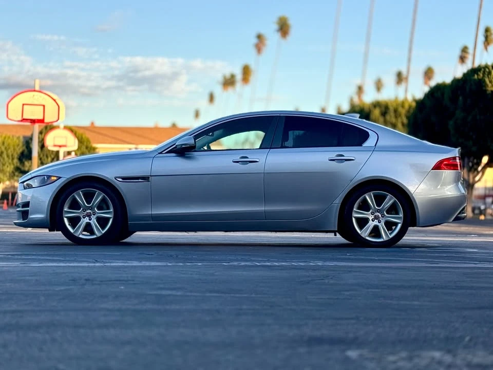 2017 Jaguar XE - Image 7 of 16