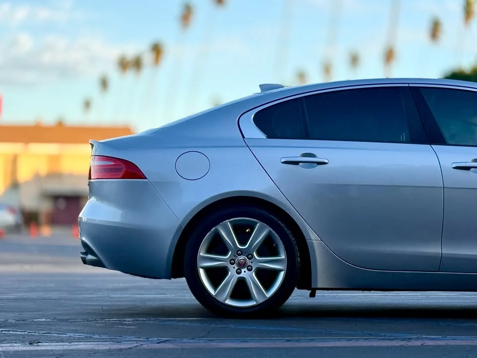 2017 Jaguar XE - Image 3 of 16