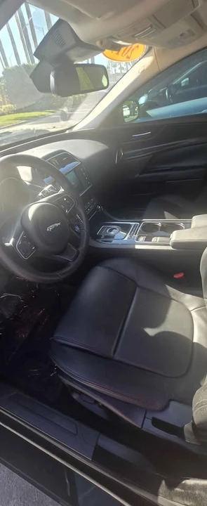 2017 Jaguar XE - Image 10 of 16