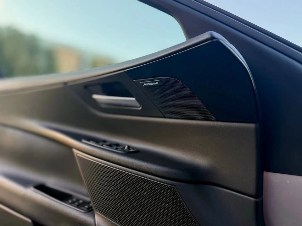 2017 Jaguar XE - Image 16 of 16