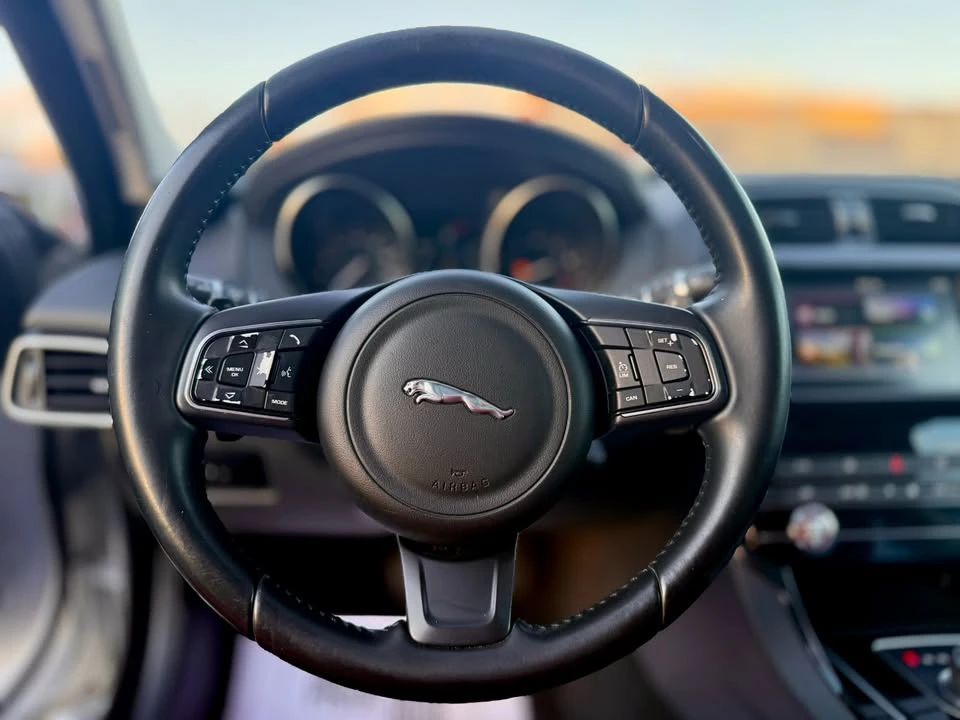 2017 Jaguar XE - Image 13 of 16