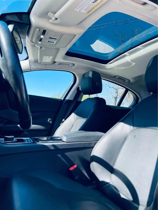 2017 Jaguar XE - Image 18 of 19