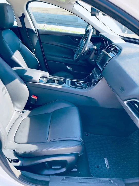 2017 Jaguar XE - Image 10 of 19