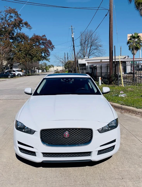 2017 Jaguar XE - Image 2 of 19