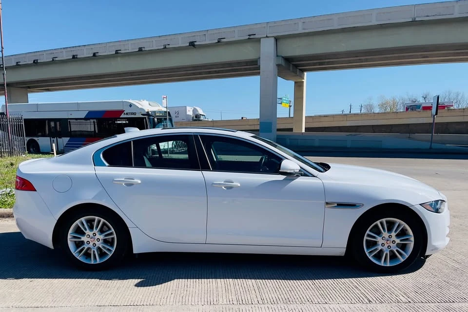 2017 Jaguar XE - Image 8 of 19