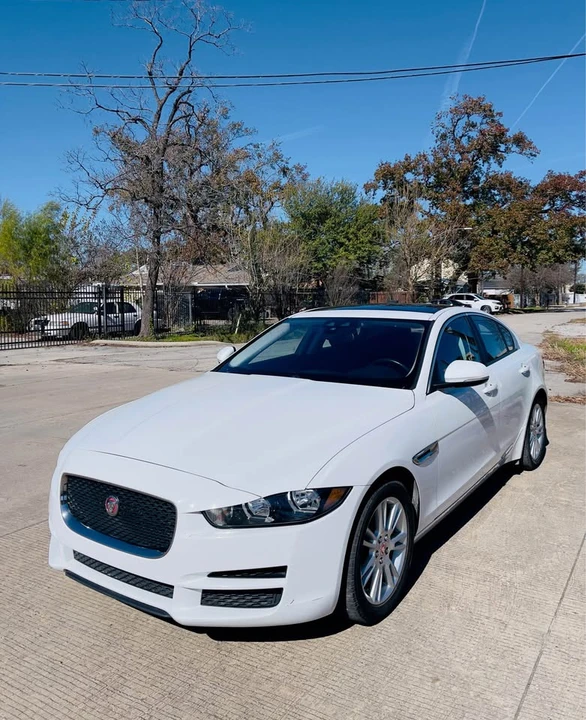 2017 Jaguar XE - Image 3 of 19